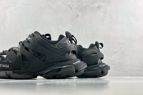 Ba*len*cia*ga runner sneaker