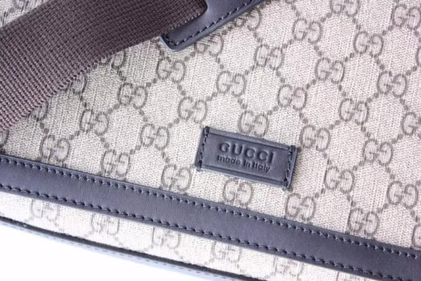g*u*i gg S*p*e diaper bag