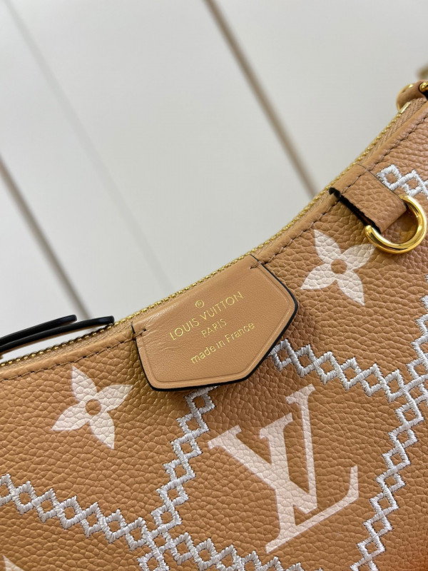 l0*is V*t0n easy pouch on strap
