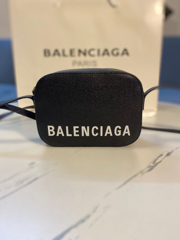 Ba*len*cia*ga everyday camera bag xs