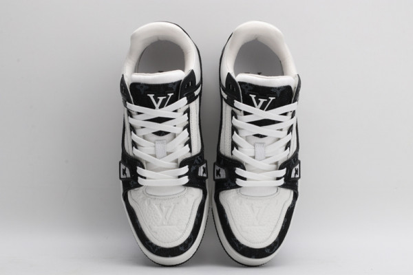 l0*is V*t0n trainer sneaker