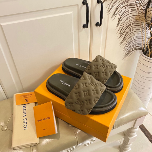 l0*is V*t0n pool pillow comfort mule