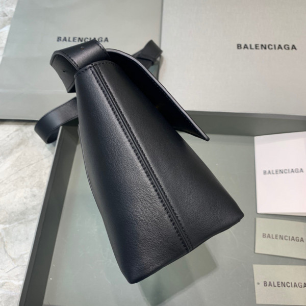 Ba*len*cia*ga downtown medium shoulder bag