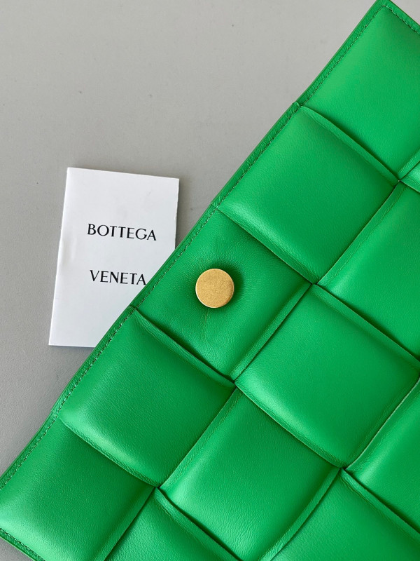 bo*te*ga Ve*ne*ta cassette