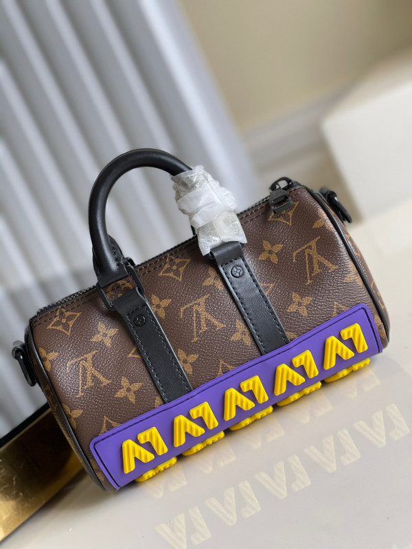 l0*is V*t0n keepall xs