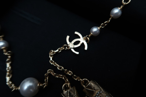 CL AIRPODS NECKLACE