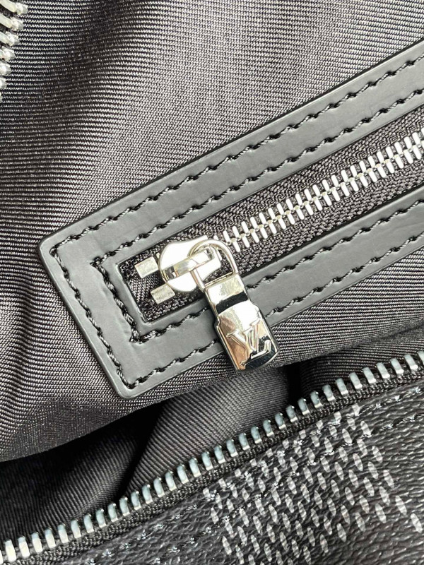 l0*is V*t0n keepall bandouliÈre 50