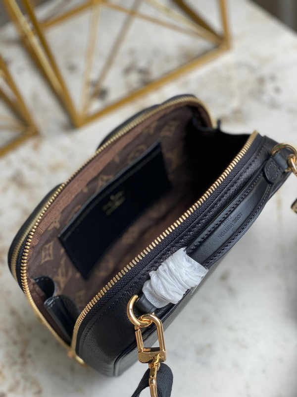 l0*is V*t0n utility crossbody