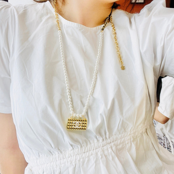 CL NECKLACE