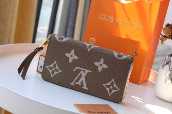 l0*is V*t0n zippy wallet