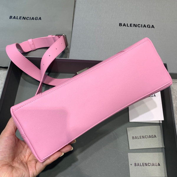 Ba*len*cia*ga downtown medium shoulder bag