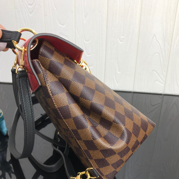 l0*is V*t0n clapton backpack