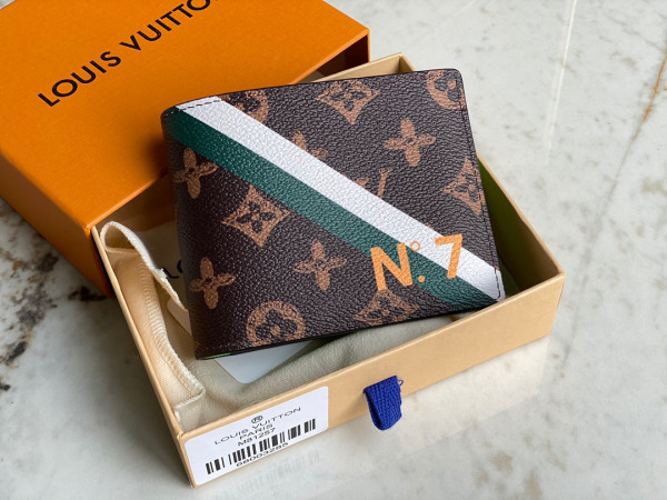 l0*is V*t0n multiple wallet