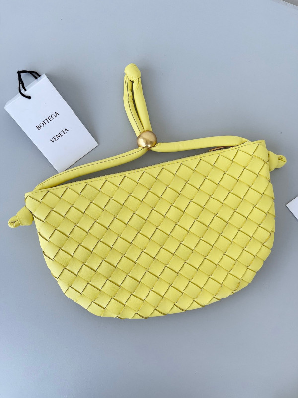 bo*te*ga Ve*ne*ta turn