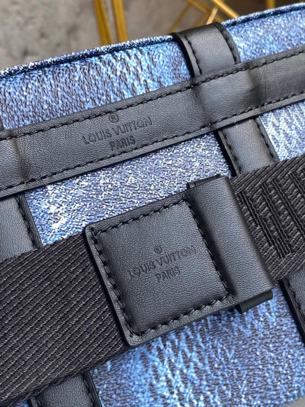 l0*is V*t0n trunk slingbag