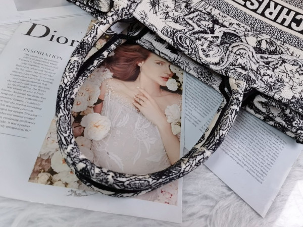 DIRO BOOK TOTE