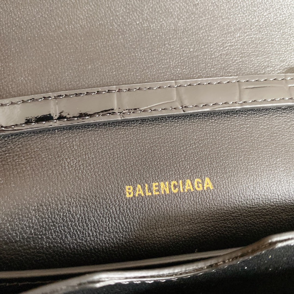 Ba*len*cia*ga women