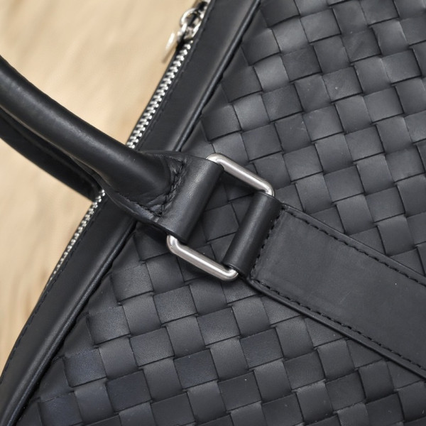 bo*te*ga Ve*ne*ta slim intrecciato briefcase