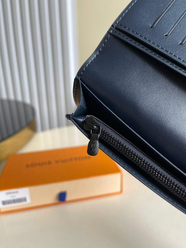 l0*is V*t0n brazza wallet
