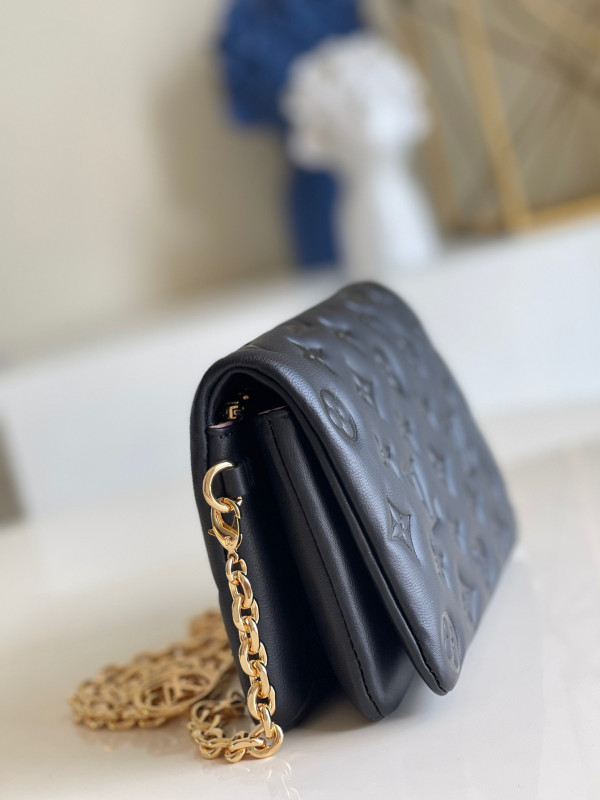 l0*is V*t0n pochette coussin