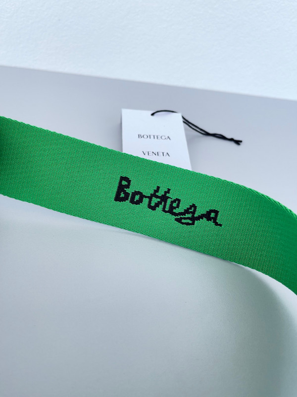 bo*te*ga Ve*ne*ta webbing