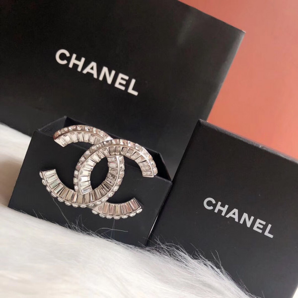 CL BROOCH