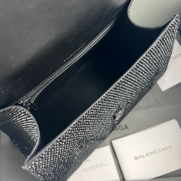 Ba*len*cia*ga hourglass
