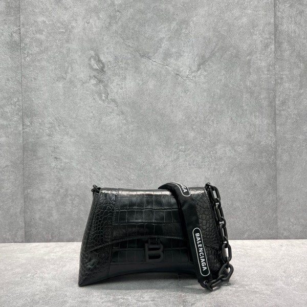 Ba*len*cia*ga downtown small shoulder bag with chain
