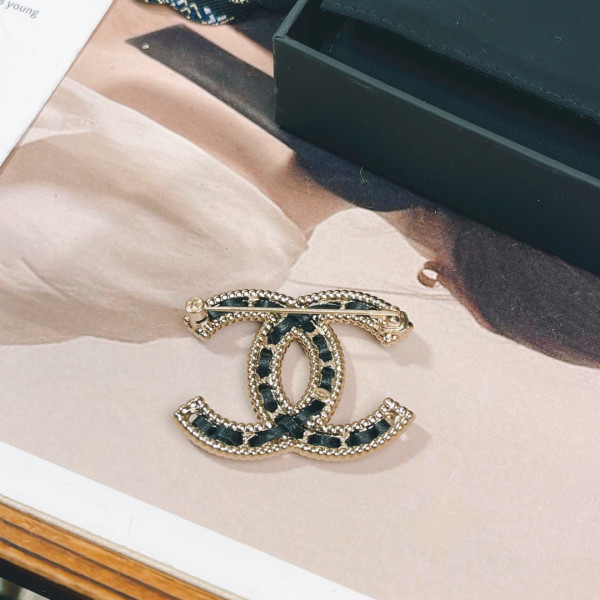 CL BROOCH