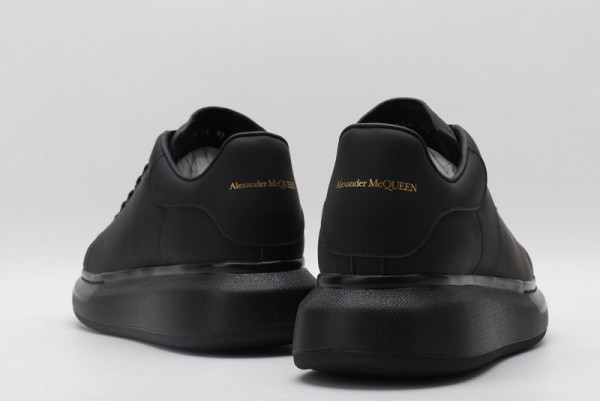 ale*d*r M*Q*en oversized sneaker