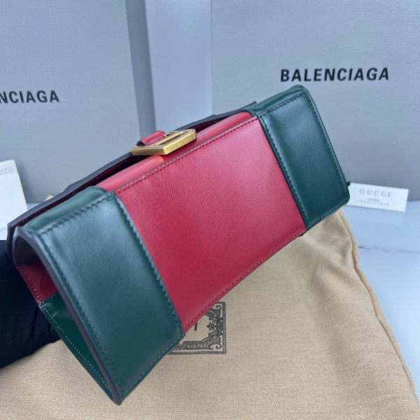 Ba*len*cia*ga hourglass