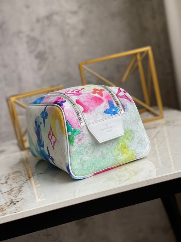 l0*is V*t0n toilet dopp pouch
