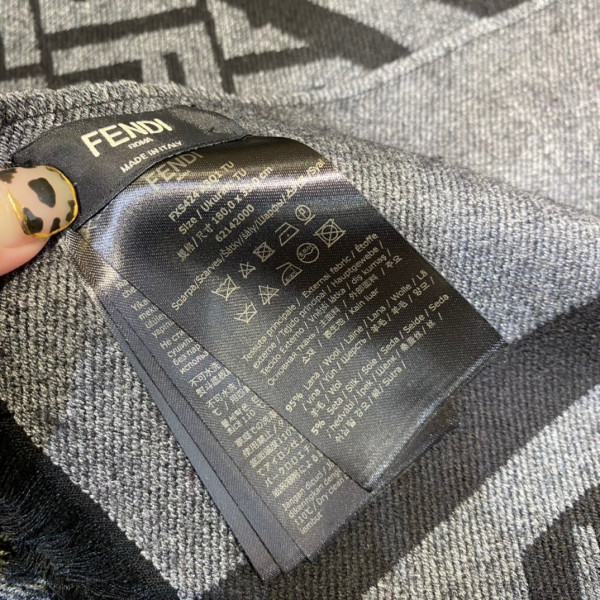 F**di scarf