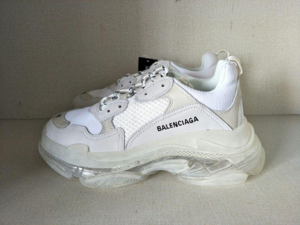 Ba*len*cia*ga triple s