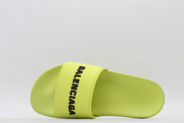 Ba*len*cia*ga pool slide sandal