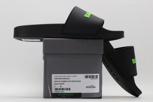 Ba*len*cia*ga pool slide sandal
