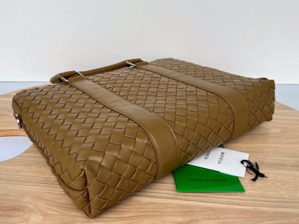 bo*te*ga Ve*ne*ta slim intrecciato briefcase