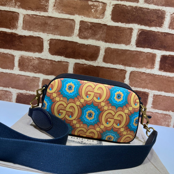 G*u*i gg messenger bag