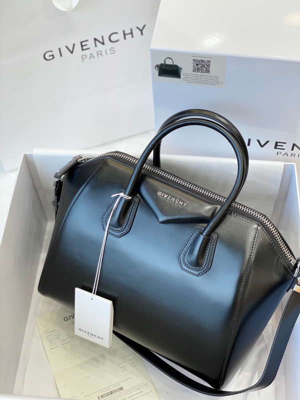 GIENVCHY ANTIGONA MINI/SMALL/MEDIUM IN SMOOTH LEATHER