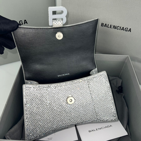 Ba*len*cia*ga hourglass