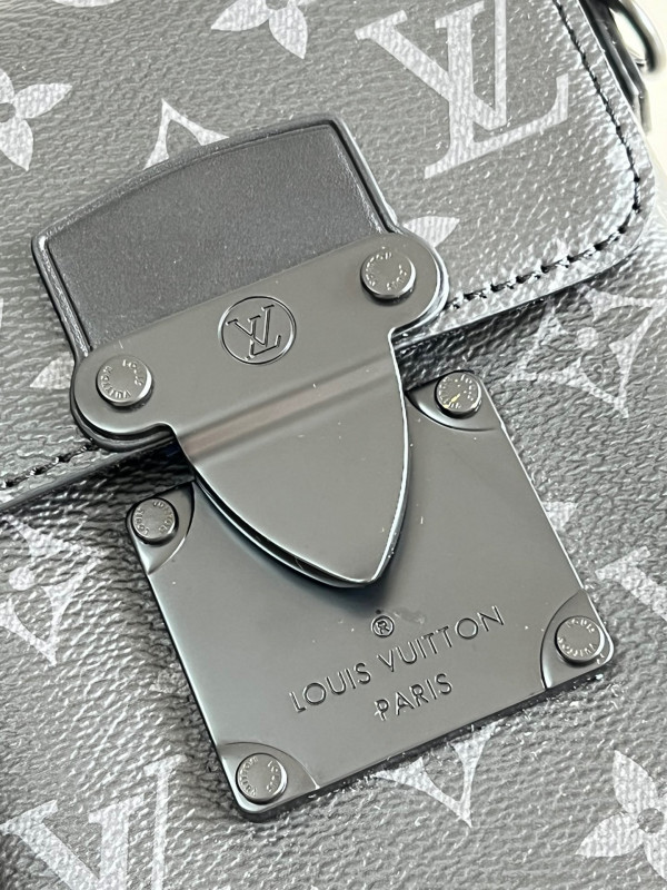 l0*is V*t0n s-lock vertical wearable wallet