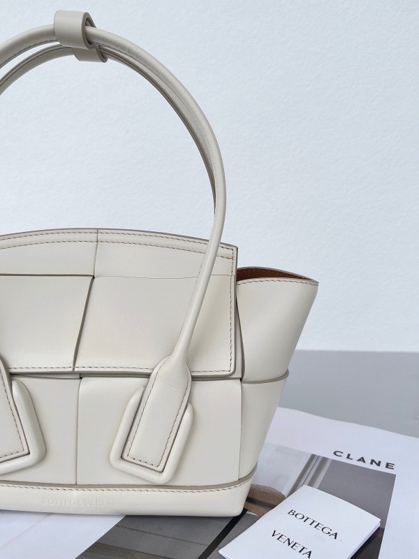 bo*te*ga Ve*ne*ta mini arco