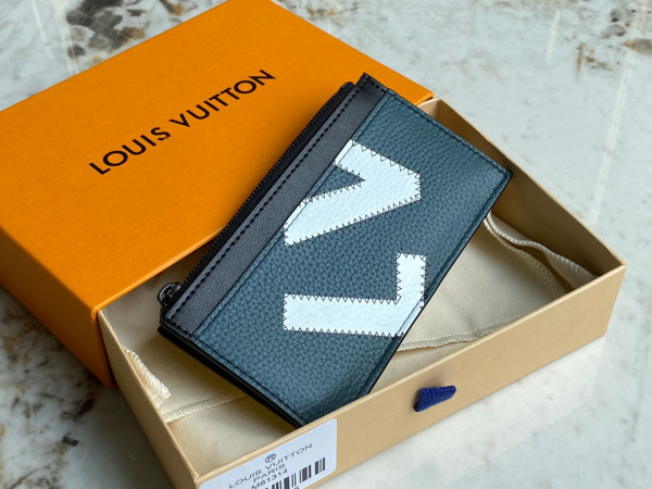 l0*is V*t0n cc holder