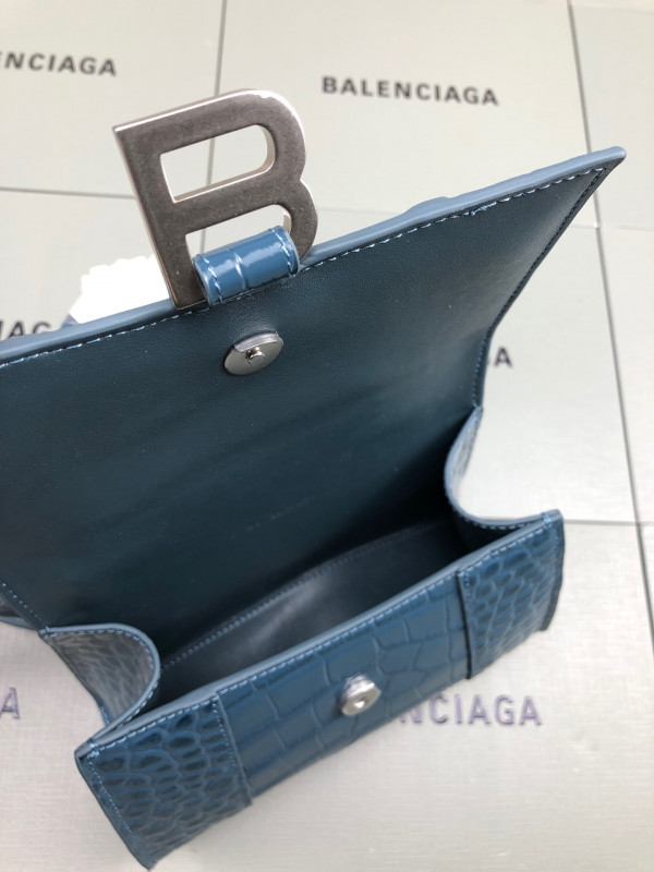 Ba*len*cia*ga hourglass