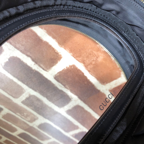 G*u*i cosmetic bag
