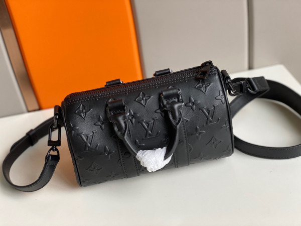 l0*is V*t0n keepall xs