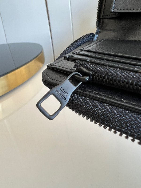 l0*is V*t0n zippy wallet