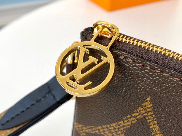 l0*is V*t0n monogram pouch