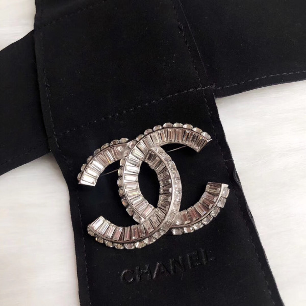 CL BROOCH