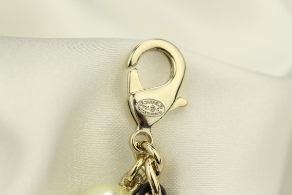 CL NECKLACE